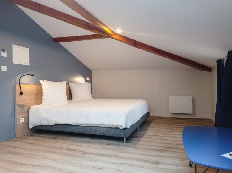 Lit king size chambre triple